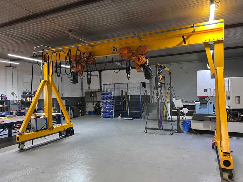 5t-mobile-gantry-crane-with-hoist