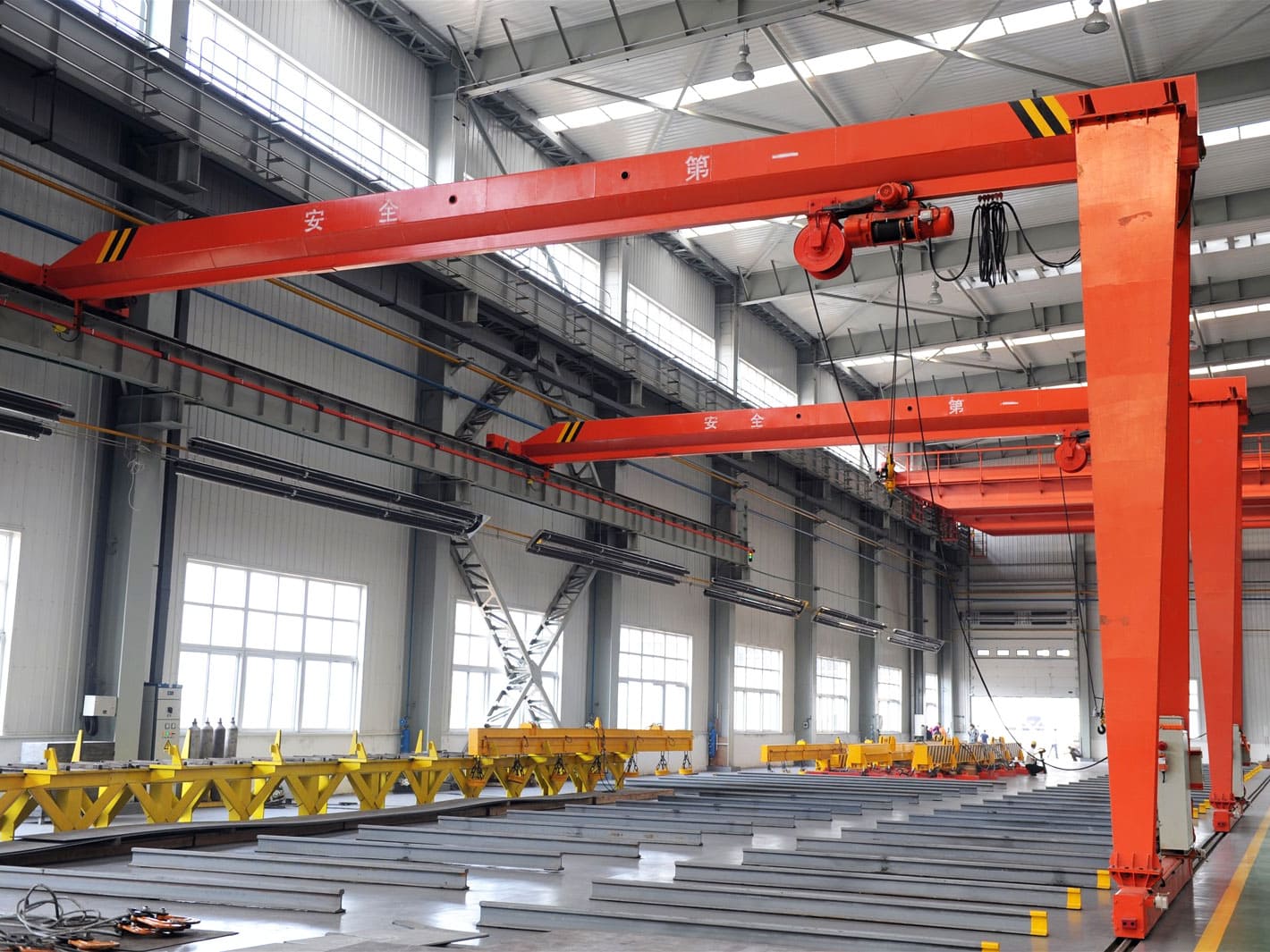 https://www.sevenoverheadcrane.com/project/semi-gantry-crane-serves-the-warehouse-in-peru/